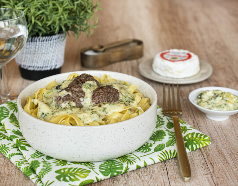 Nid de tagliatelles, boulettes de viande et sauce persil, Saint-Marcellin IGP