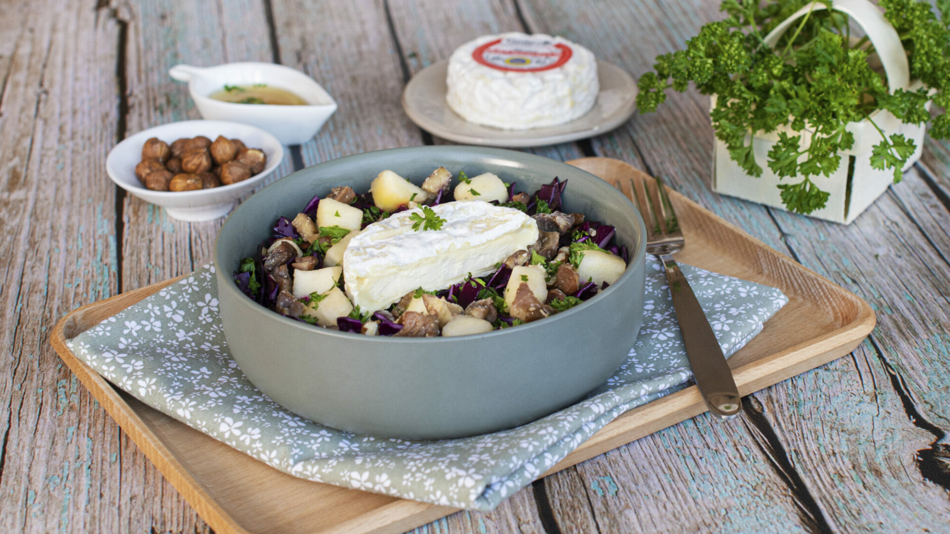 Salade fraîcheur au chou rouge et Saint-Marcellin IGP